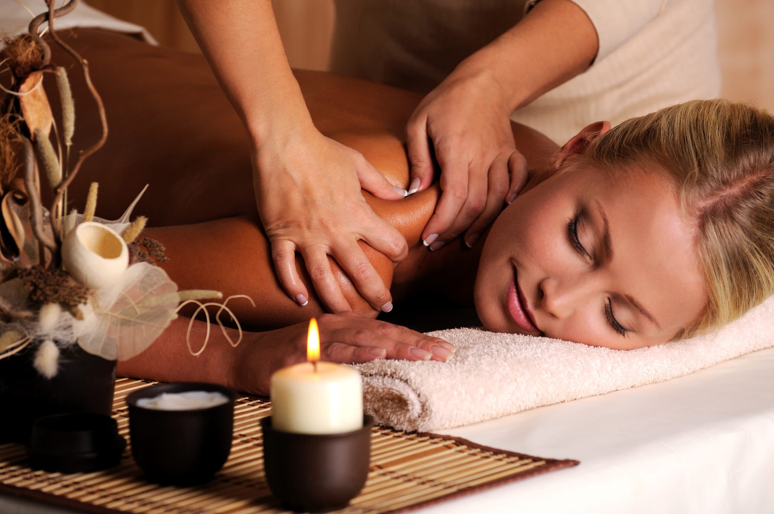 Four Hand synchronized Ayurvedic massage at 22 Ayur